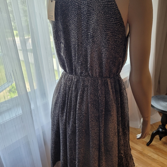 Dress - Picture 2 of 12